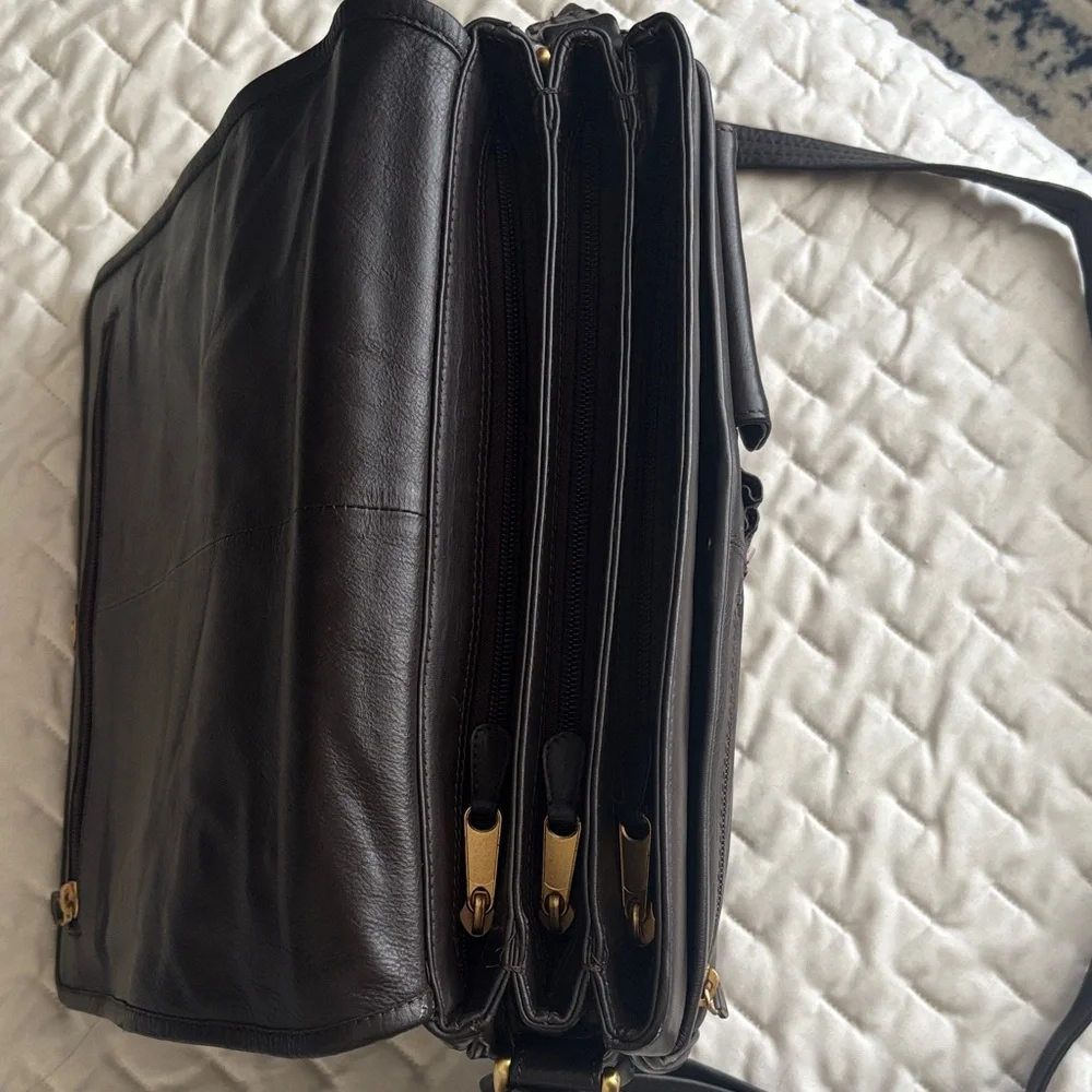 ILI New York Toronto Dark Brown Genuine Leather Messenger Bag